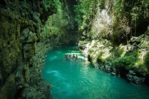 Tempat Wisata Alam di Garut, Dari Pantai Tenang Hingga Pegunungan Megah