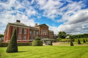 Wisata Sejarah di Inggris, Dari Istana Kerajaan Megah Hingga Situs Kuno